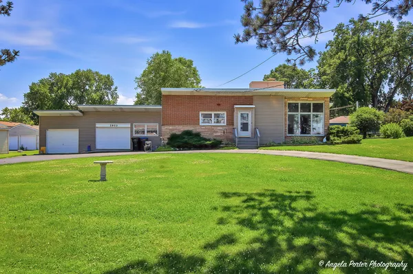 $439,900 | 2923 Shorewood Drive, McHenry, IL 60050