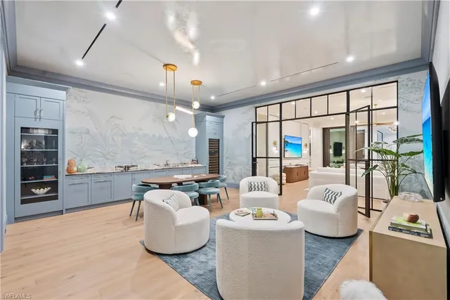 $17,950,000 | 285 Central Avenue, Naples, FL 34102