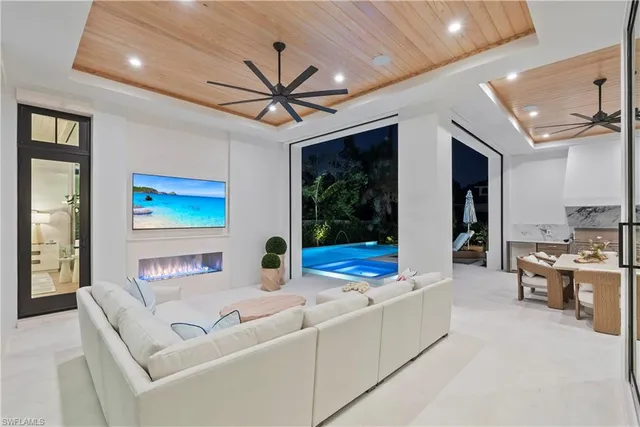 $17,950,000 | 285 Central Avenue, Naples, FL 34102