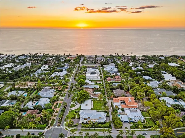$17,950,000 | 285 Central Avenue, Naples, FL 34102