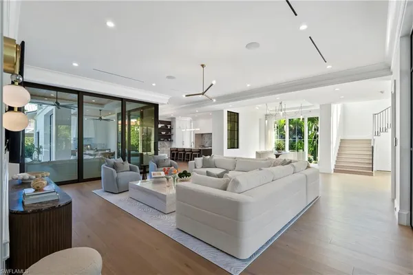 $17,950,000 | 285 Central Avenue, Naples, FL 34102