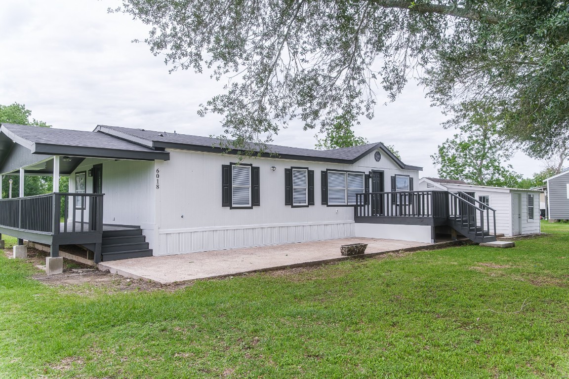 6018 Barney Lane Rosharon, TX 77583 - Photo 3 of 39