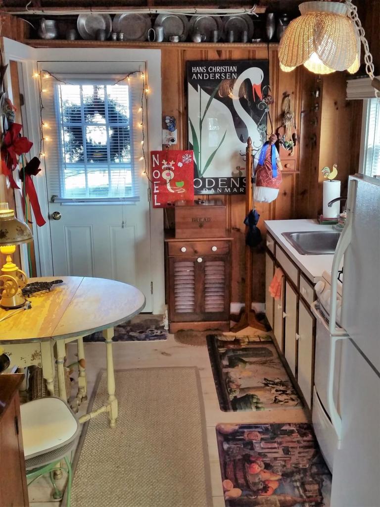 20 Knollview Road, Unit 20B Buzzards Bay, MA 02532 - Photo 4 of 25 a dining room with furniture and wooden floor