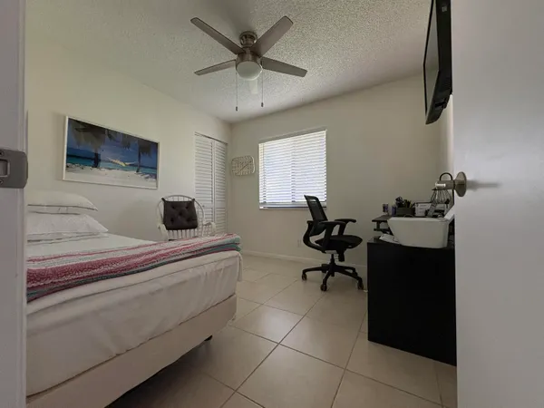 $1,650 | 330 Knotty Pine Circle, Unit B2, Greenacres, FL 33463