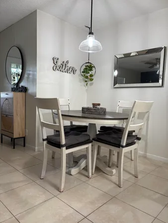 $1,650 | 330 Knotty Pine Circle, Unit B2, Greenacres, FL 33463