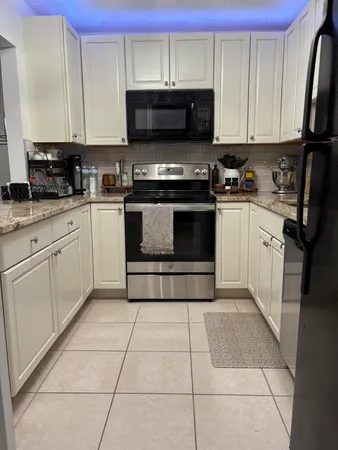 $1,650 | 330 Knotty Pine Circle, Unit B2, Greenacres, FL 33463