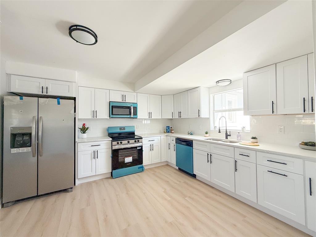13290 3rd Street East Madeira Beach, FL 33708 - Photo 9 of 28