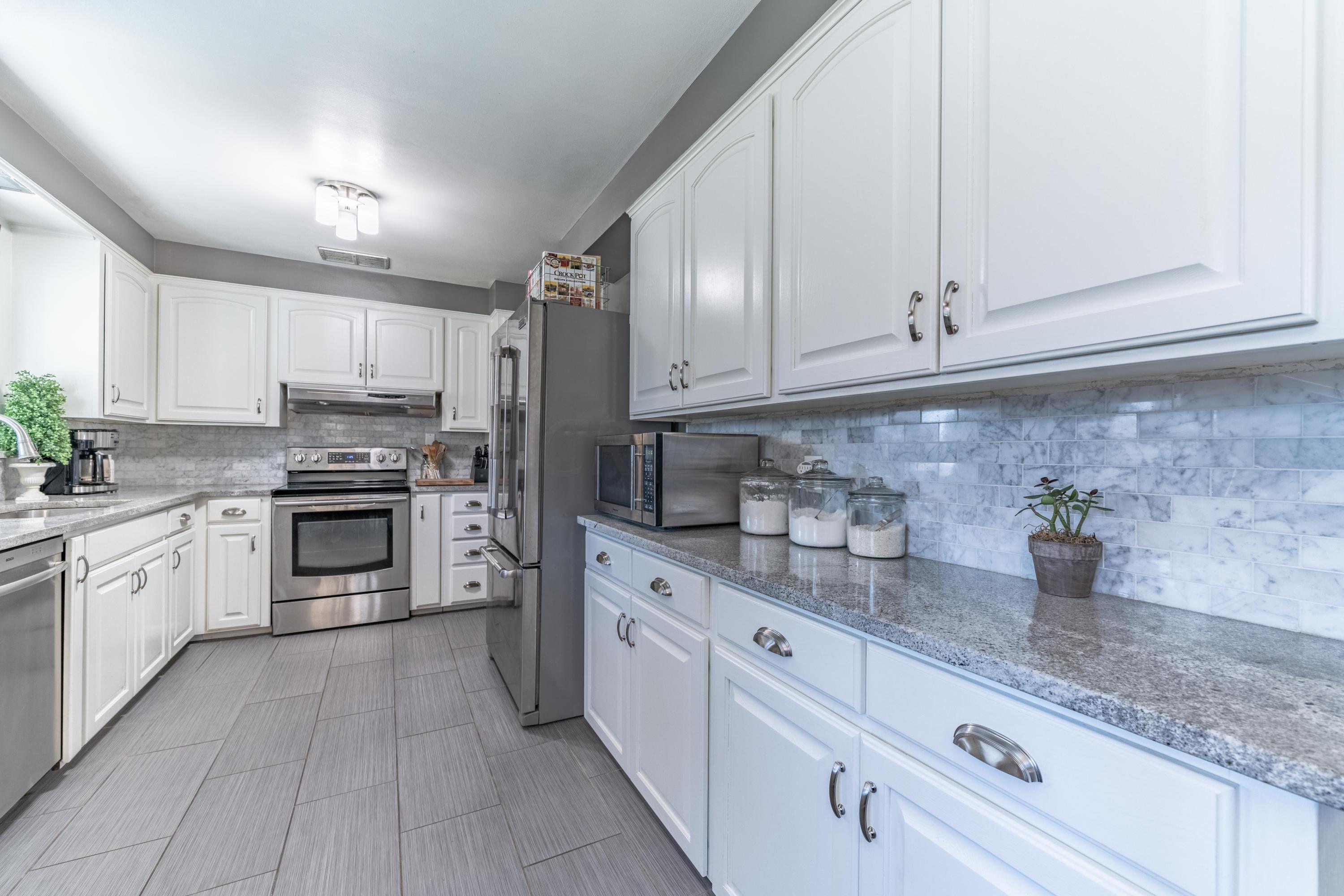 3306 Leighton Road Columbus, OH 43221 - Photo 8 of 25
