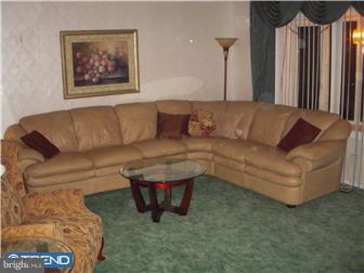 12804 Medford Road Philadelphia, PA 19154 - Photo 2 of 11 Living Room