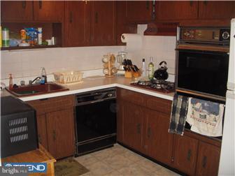 12804 Medford Road Philadelphia, PA 19154 - Photo 3 of 11 Kitchen