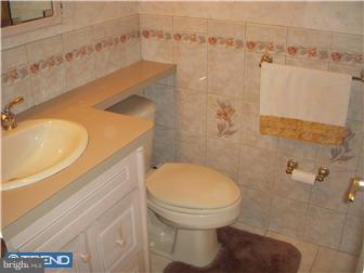 12804 Medford Road Philadelphia, PA 19154 - Photo 9 of 11 Bathroom