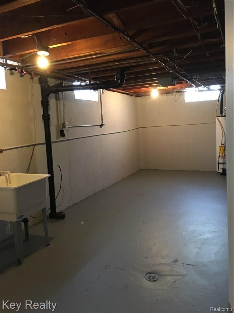 17525 Quarry Road Riverview, MI 48193 - Photo 15 of 18 laundry area in basement