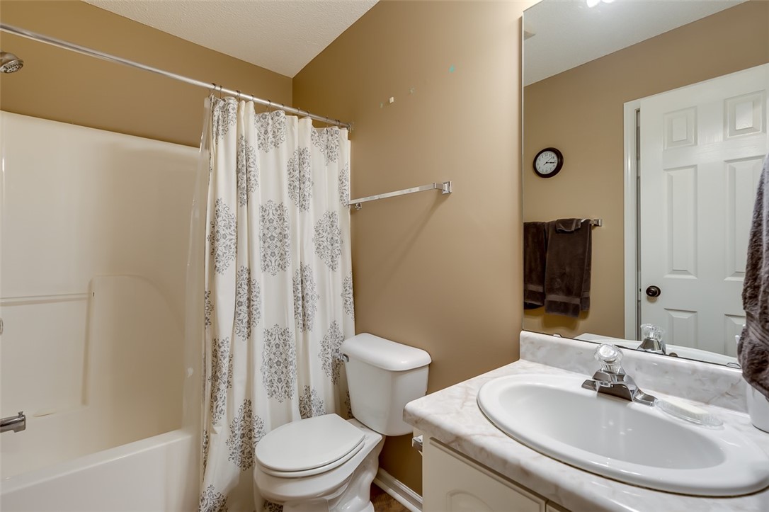 2163 Shea Lane Seneca, SC 29672 - Photo 10 of 31 Full bath off main hallway.