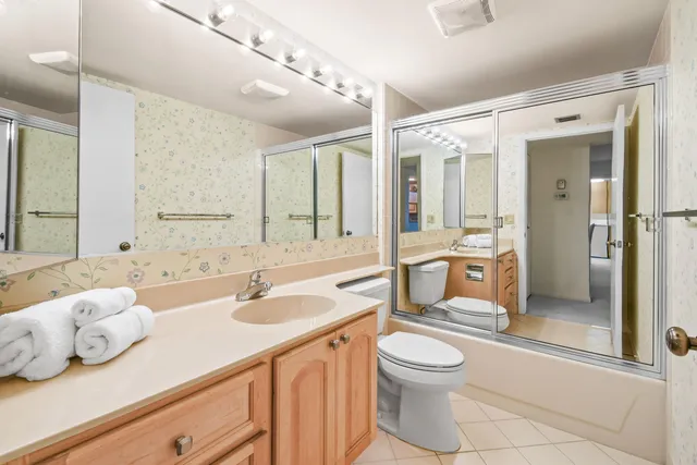 a view of a livingroom with furniture