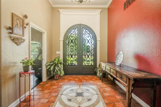 a view of livingroom with furniture