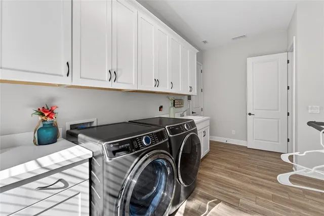 $1,420,000 | 10579 Meadowrun Drive, Lithia, FL 33547