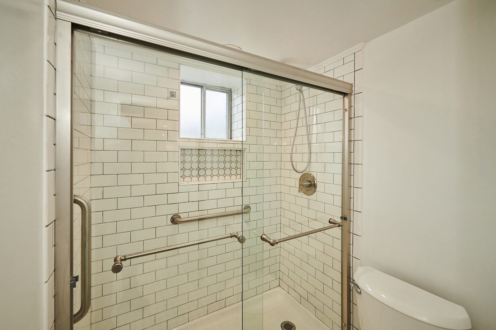 7074 North Ridge Boulevard, Unit 1E Chicago, IL 60645 - Photo 19 of 24