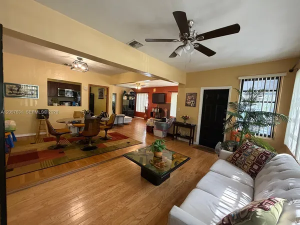 $2,600 | 709 North 26th Avenue, Hollywood, FL 33020