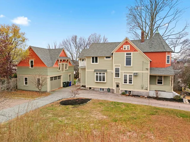 $750,000 | 631 Lake Avenue, Manchester, NH 03103