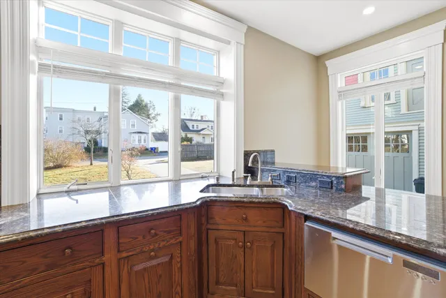 $750,000 | 631 Lake Avenue, Manchester, NH 03103