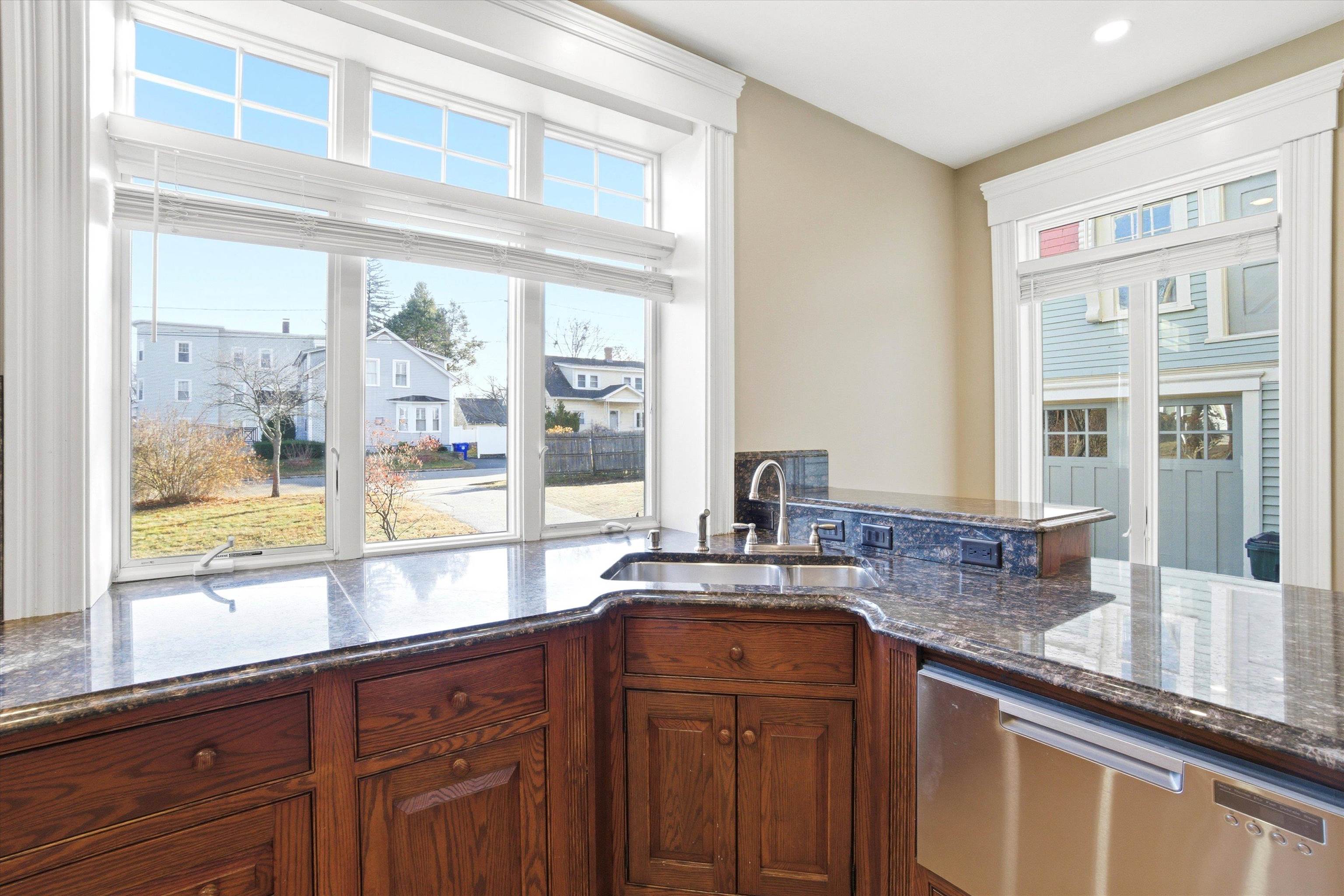 631 Lake Avenue Manchester, NH 03103 - Photo 21 of 57