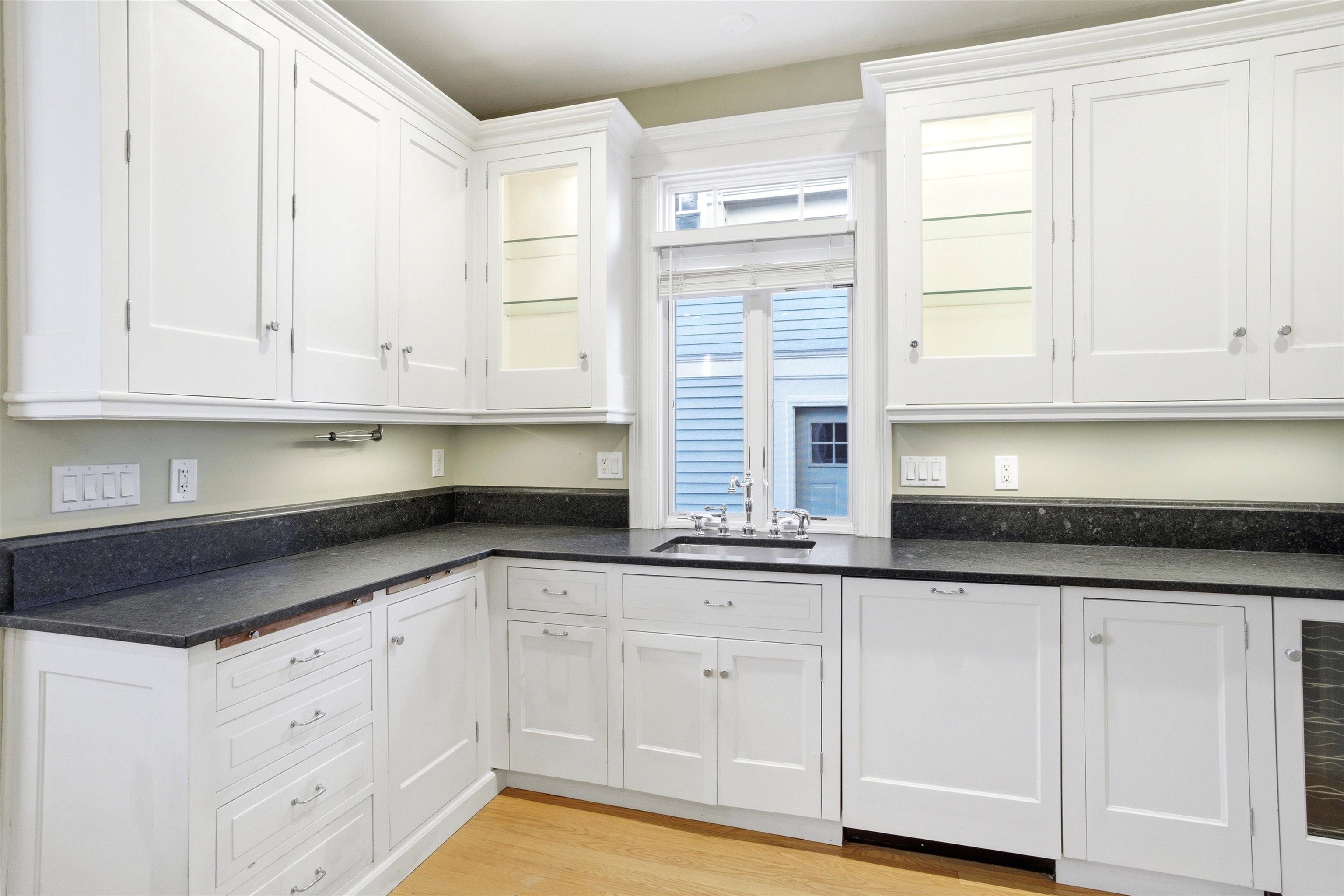 631 Lake Avenue Manchester, NH 03103 - Photo 23 of 57