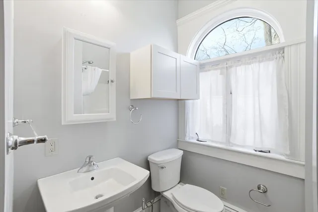 $750,000 | 631 Lake Avenue, Manchester, NH 03103