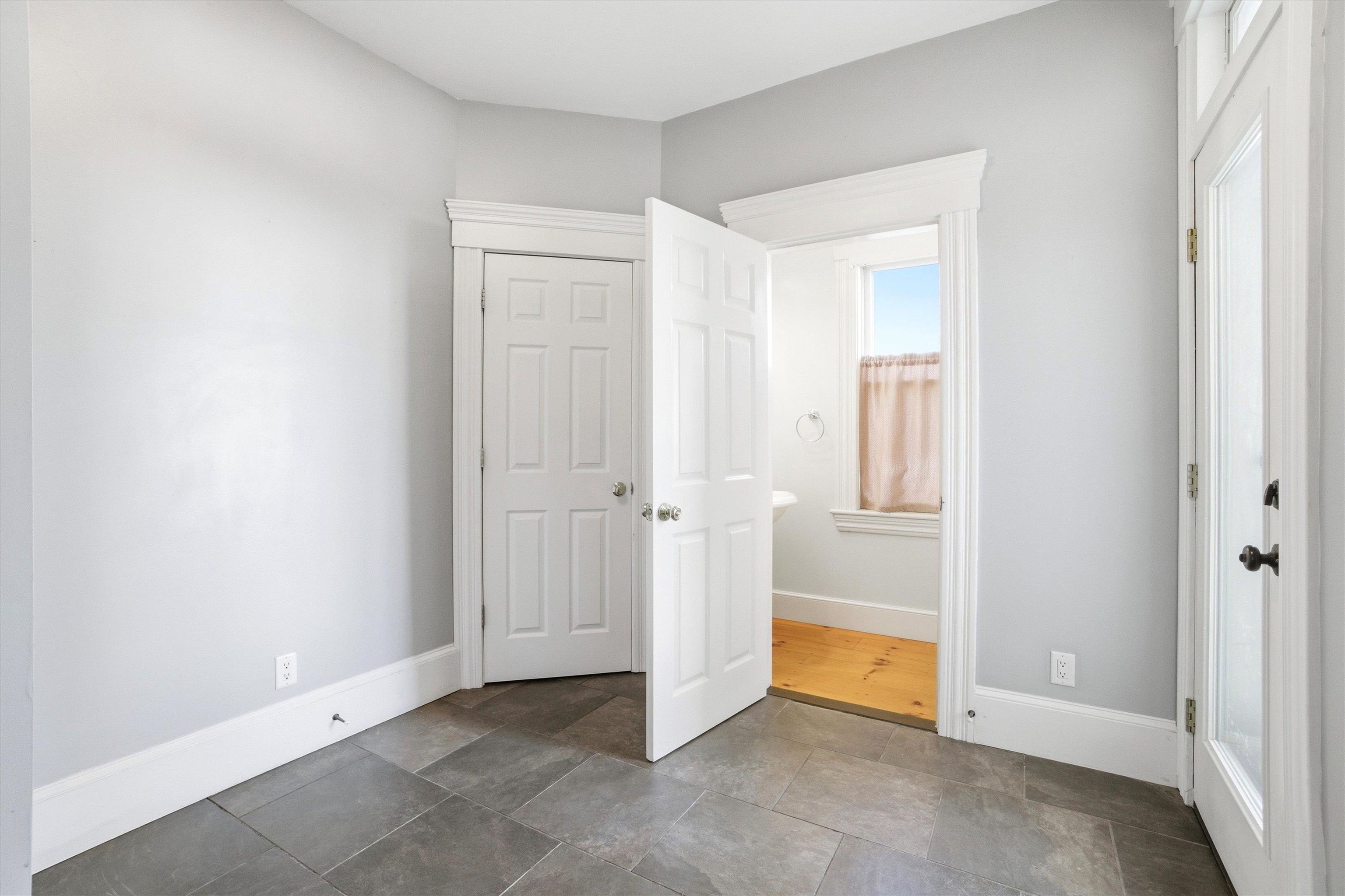 631 Lake Avenue Manchester, NH 03103 - Photo 33 of 57