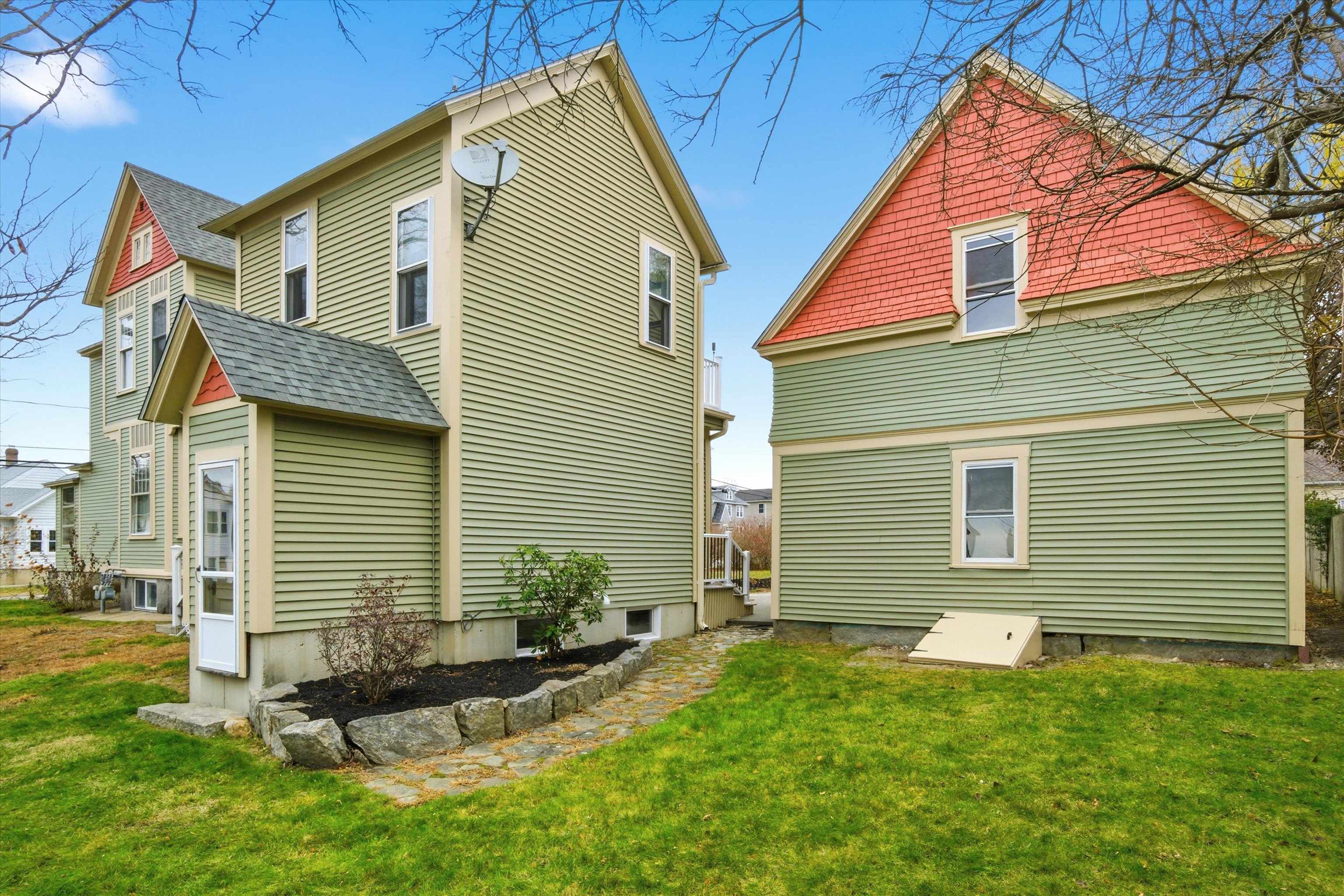 631 Lake Avenue Manchester, NH 03103 - Photo 4 of 57