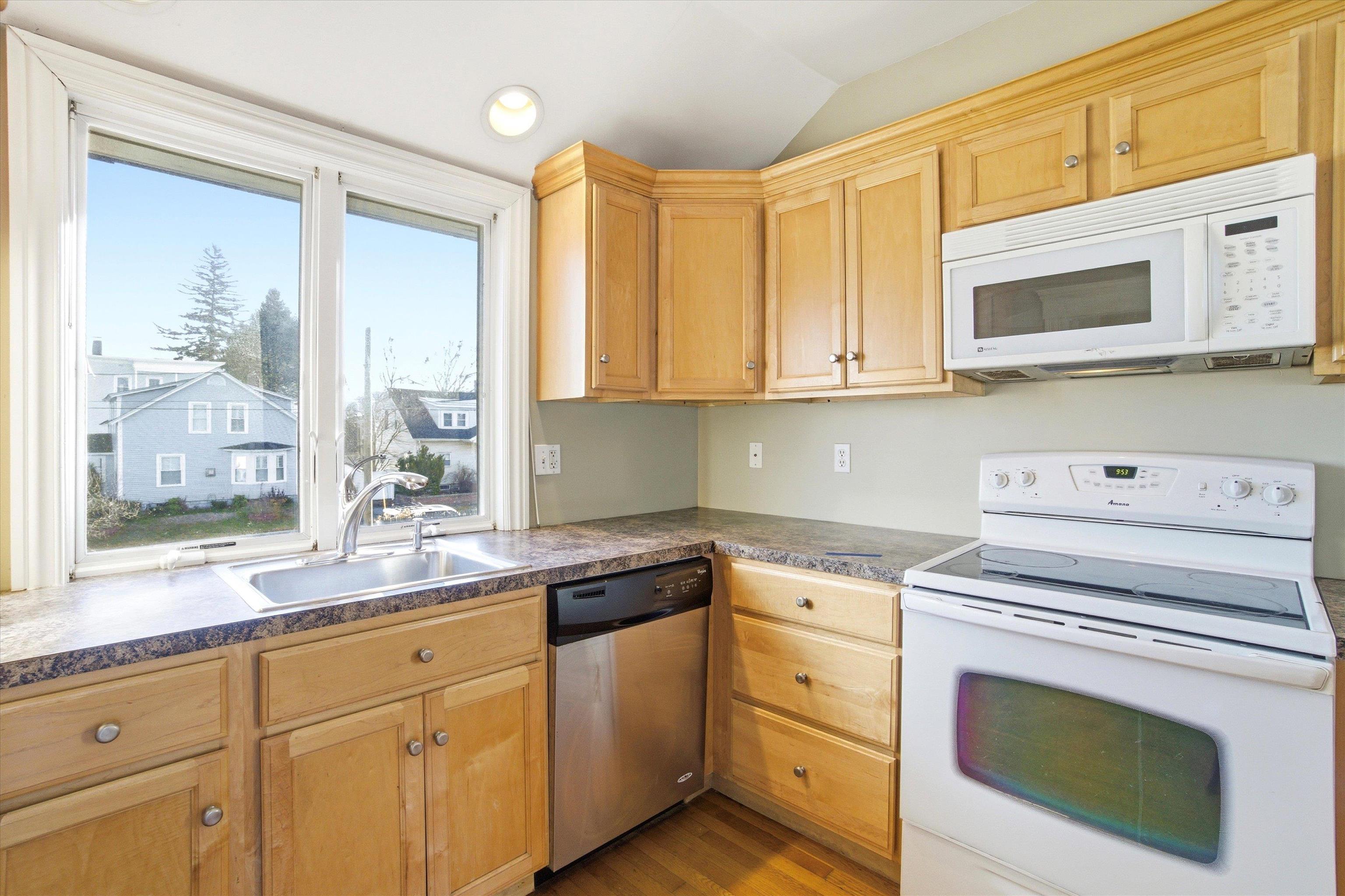 631 Lake Avenue Manchester, NH 03103 - Photo 42 of 57