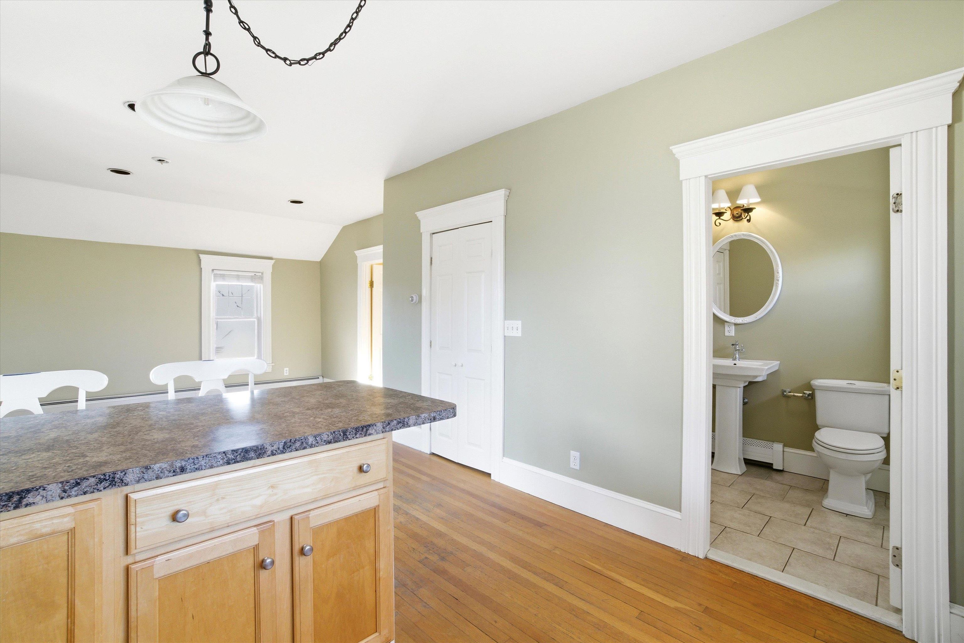 631 Lake Avenue Manchester, NH 03103 - Photo 43 of 57