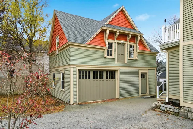 $750,000 | 631 Lake Avenue, Manchester, NH 03103