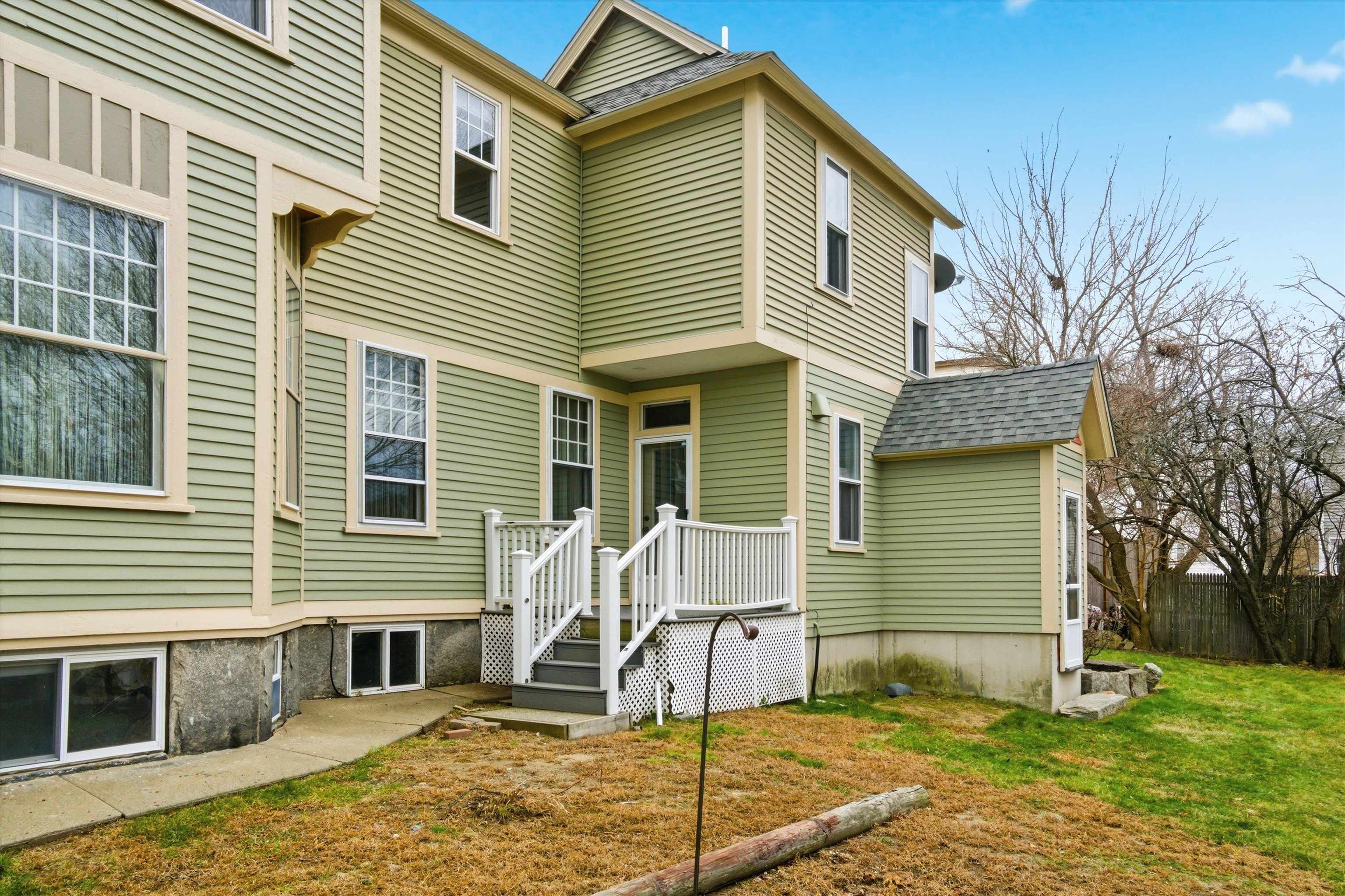 631 Lake Avenue Manchester, NH 03103 - Photo 5 of 57