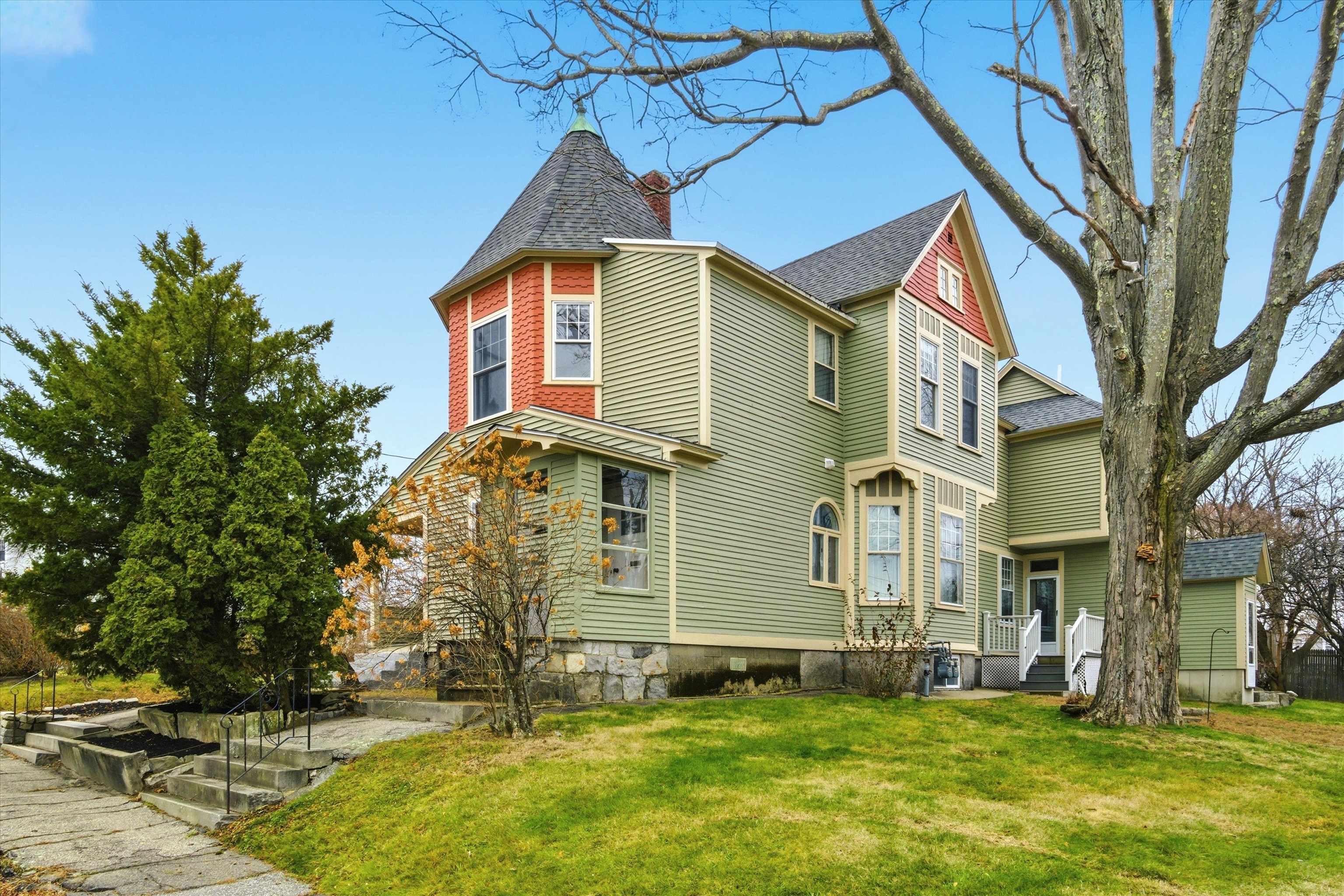 631 Lake Avenue Manchester, NH 03103 - Photo 6 of 57