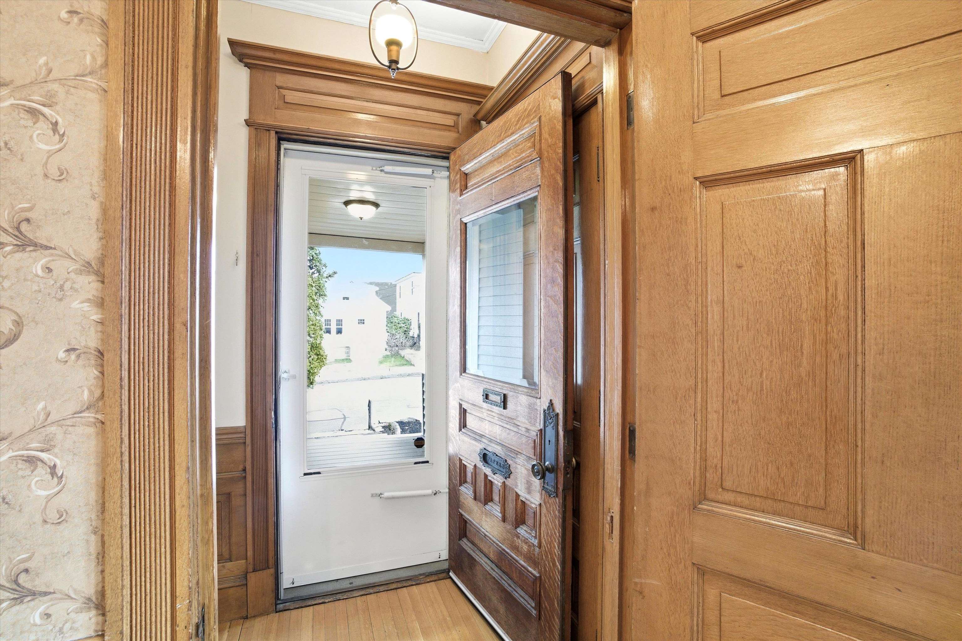 631 Lake Avenue Manchester, NH 03103 - Photo 8 of 57