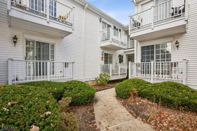 $389,999 | 49 Alexandria Way, Bernards, NJ 07920