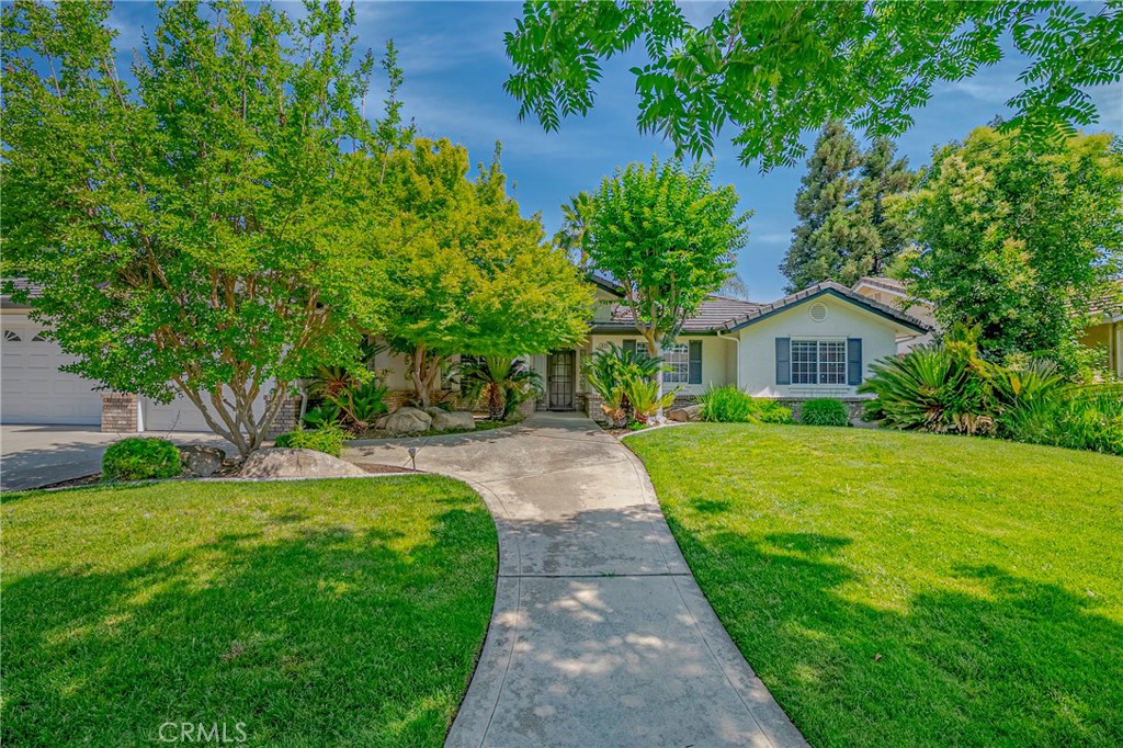 625 Redwing Drive Merced, CA 95340 - Photo 2 of 57 a front view of house with yard and green space
