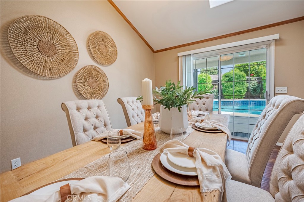 625 Redwing Drive Merced, CA 95340 - Photo 24 of 57 a living room with furniture and a window