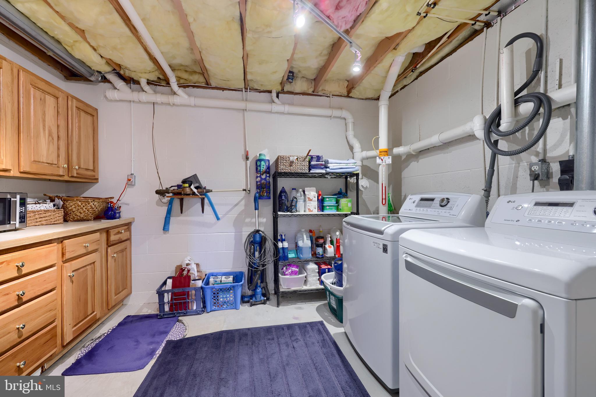 728 Skywalk Lane Lancaster, PA 17601 - Photo 32 of 39 a utility room with dryer and washer