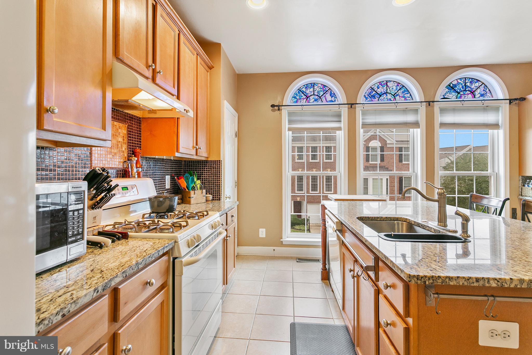 9275 Laurel Ridge Crossing Road Lorton, VA 22079 - Photo 4 of 30 Kitchen