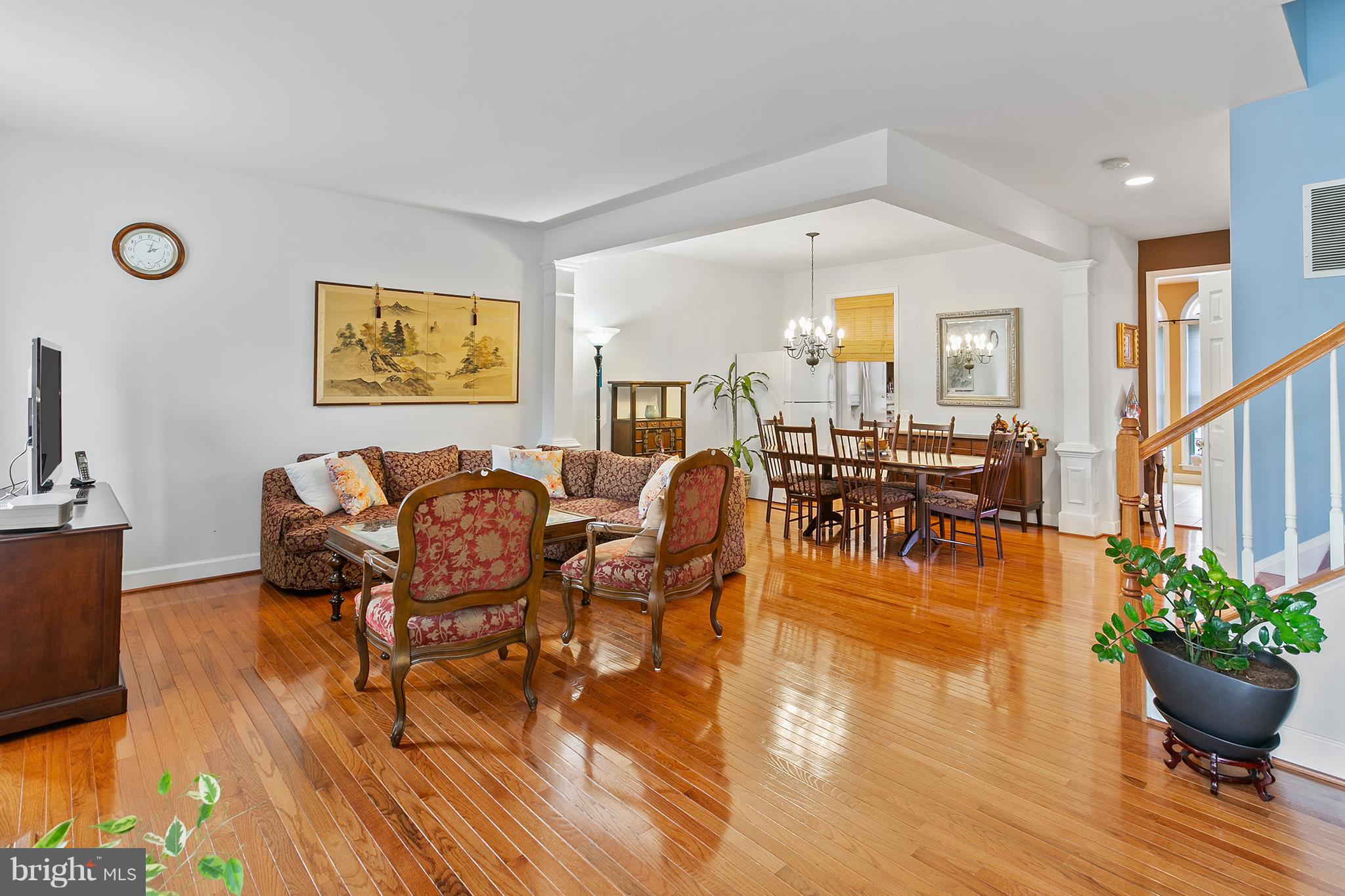 9275 Laurel Ridge Crossing Road Lorton, VA 22079 - Photo 8 of 30 Living Room