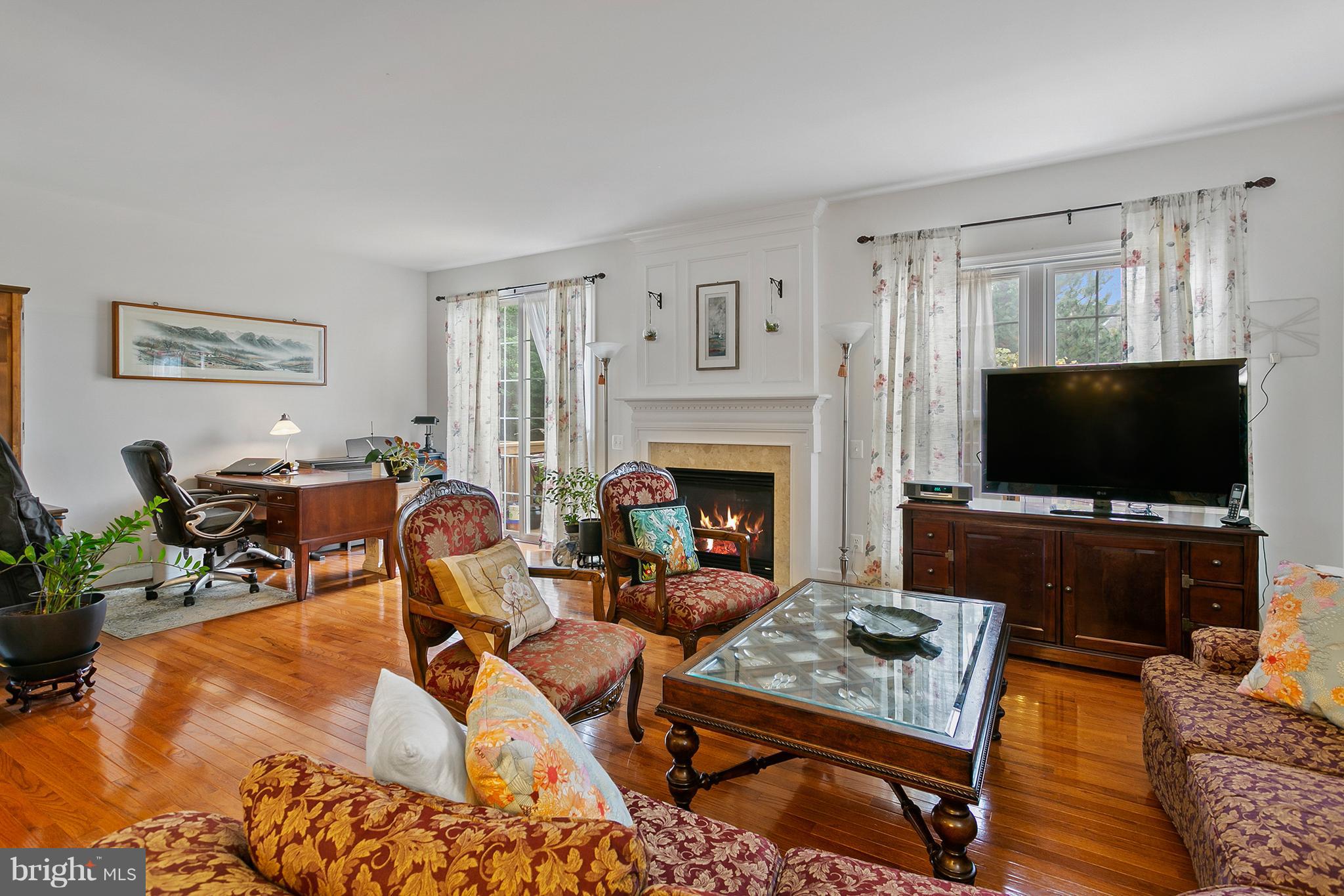 9275 Laurel Ridge Crossing Road Lorton, VA 22079 - Photo 9 of 30 Living Room
