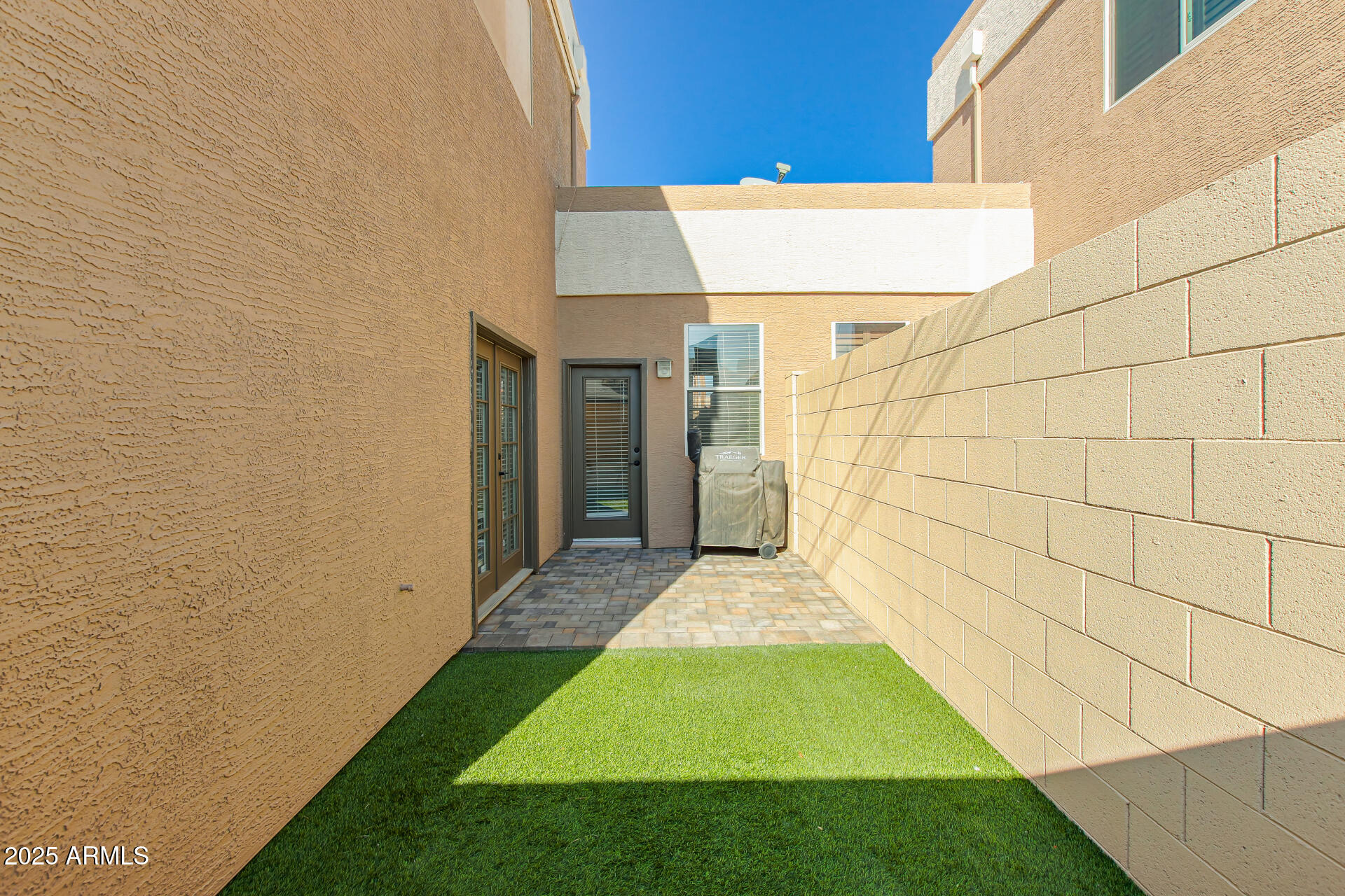 3221 North 37th Street, Unit 4 Phoenix, AZ 85018 - Photo 35 of 40 a view of back yard of the house