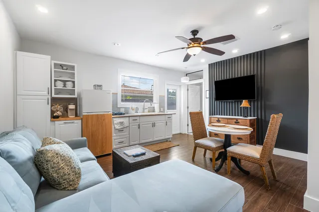 $2,000 | 43 West Plumosa Lane, Unit S, Lake Worth, FL 33467