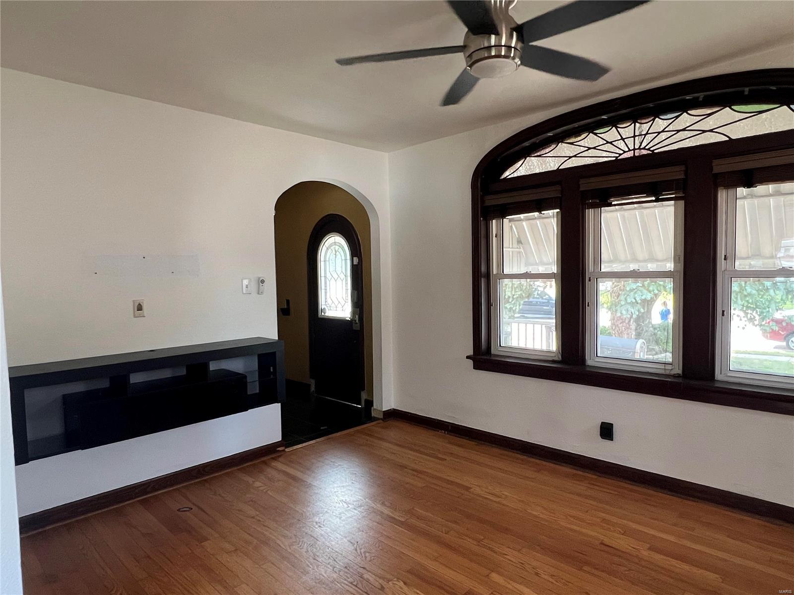 9274 MacKenzie Road St. Louis, MO 63123 - Photo 3 of 24 Gallery Image 3