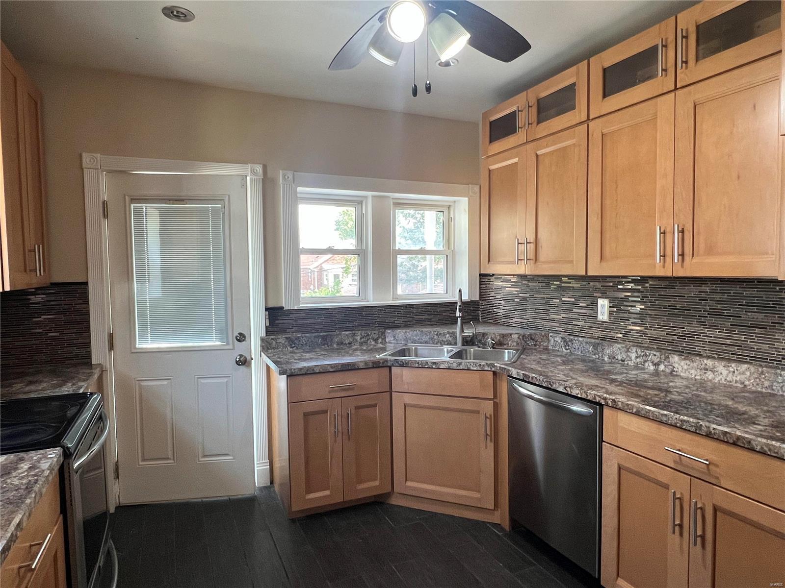 9274 MacKenzie Road St. Louis, MO 63123 - Photo 8 of 24 Gallery Image 8