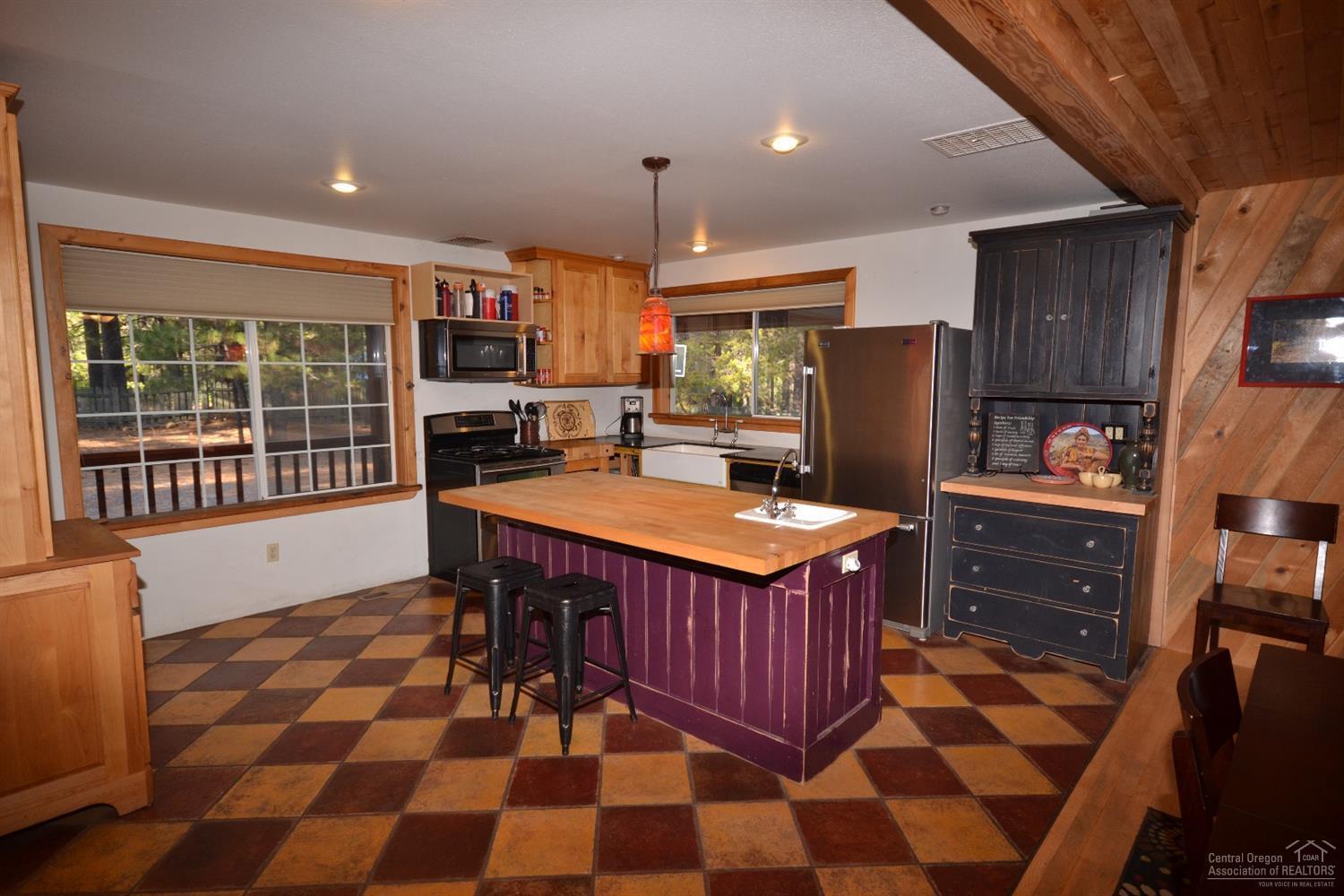 61535 Mill Rd Bend Bend, OR 97703 - Photo 3 of 25 Gallery Image 3