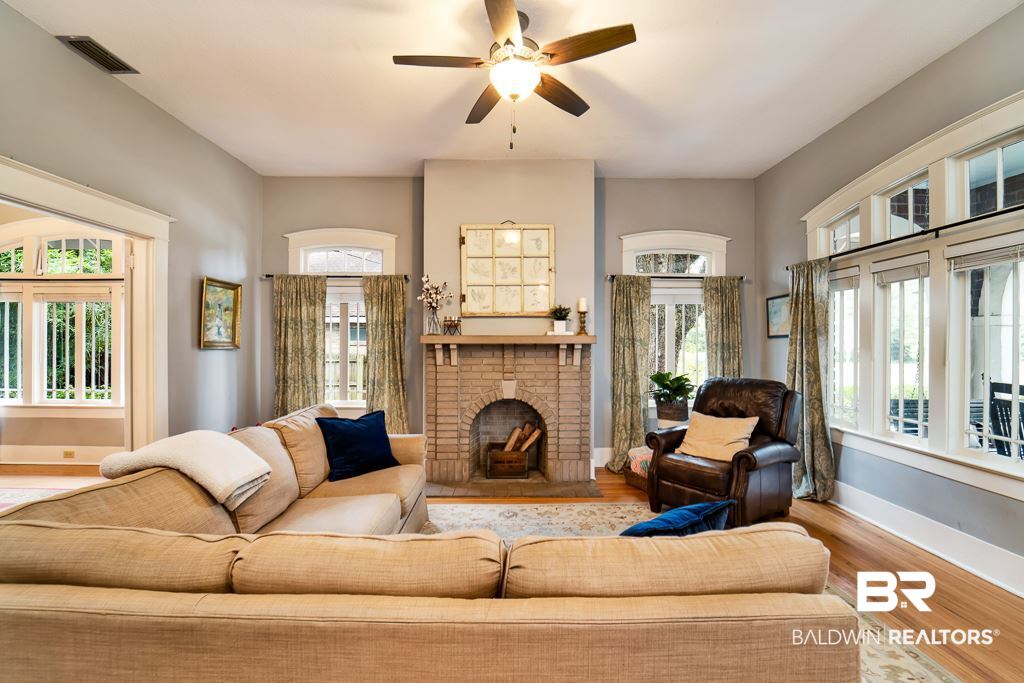 1811 Spring Hill Avenue Mobile, AL 36607 - Photo 5 of 37 Living Room