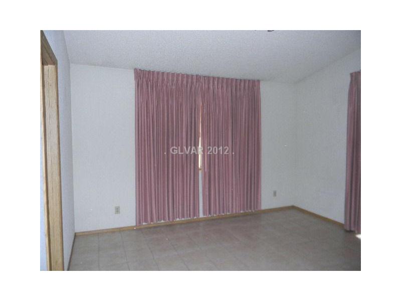 504 Inness Avenue Henderson, NV 89011 - Photo 11 of 29 Master Bedroom. BIG MASTER SUITE