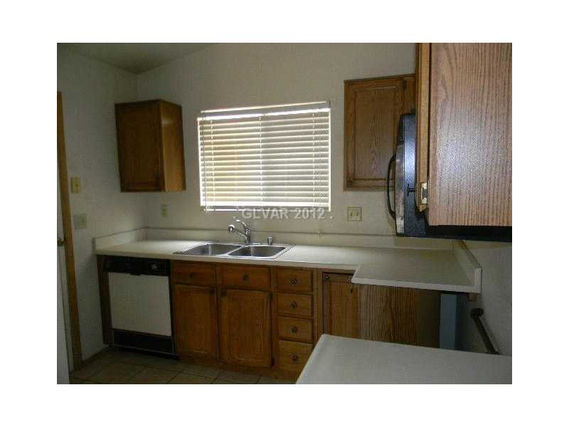 504 Inness Avenue Henderson, NV 89011 - Photo 8 of 29 Kitchen. PLENTY OF COUNTER SPACE IN THIS OPEN KITCHEN